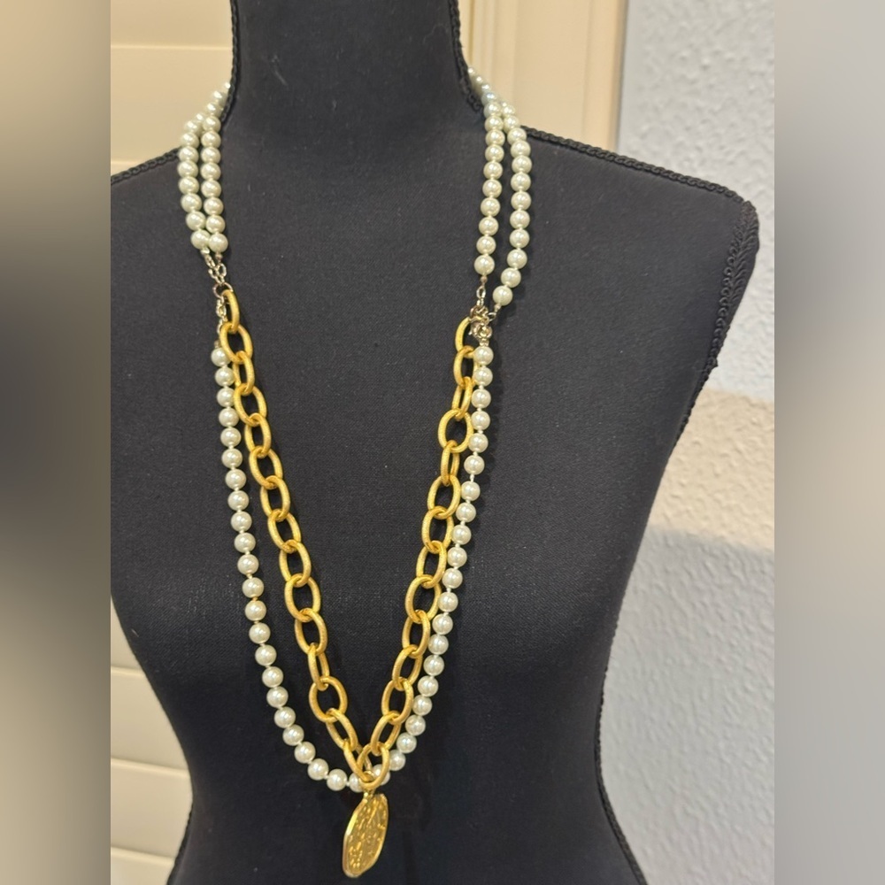 VINTAGE GOLDTONE CHAIN FAUX PEARLS CHUNKY LAYERED STATEMENT NECKLACE W PENDANT